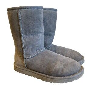 UGG Women’s Classic Short  II Boots Gray Suede Size 8 M Excellent Condition